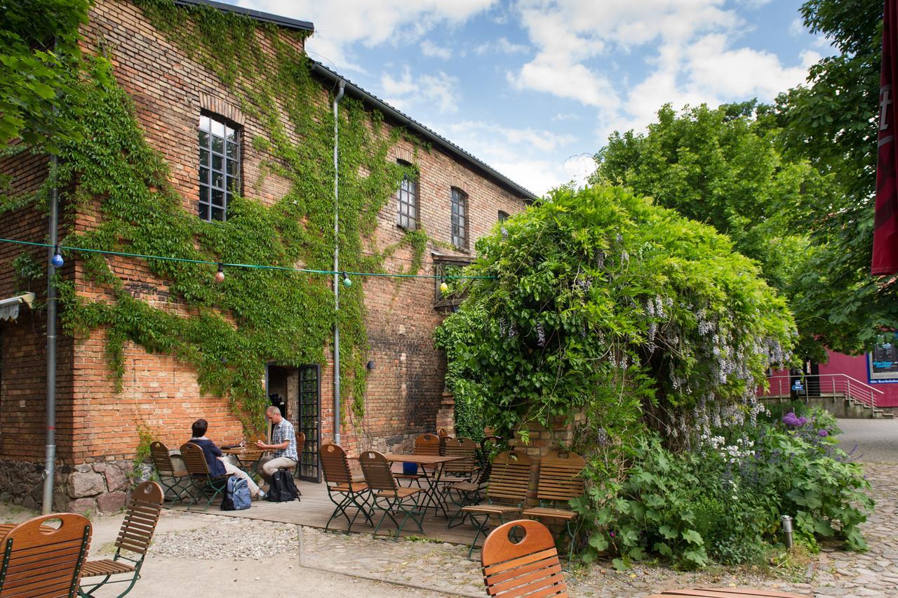 Basiskulturfabrik Oeko-Hotel Neustrelitz Luaran gambar
