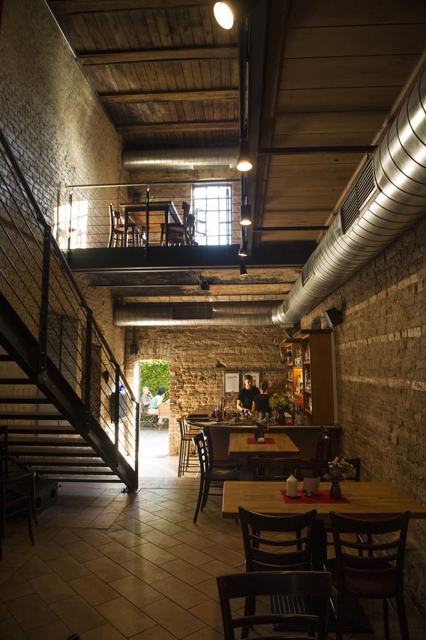 Basiskulturfabrik Oeko-Hotel Neustrelitz Luaran gambar